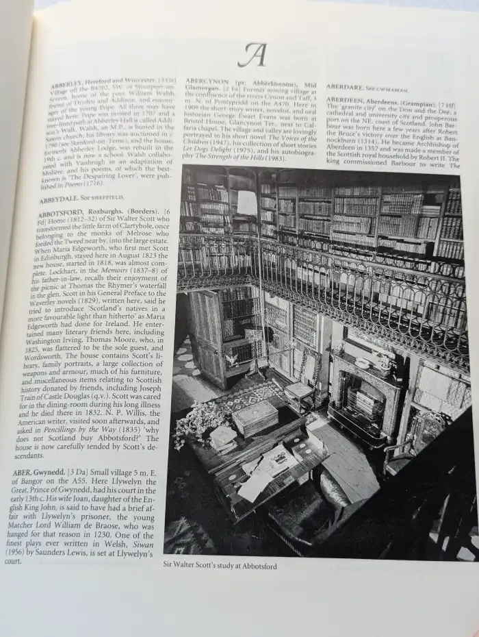 The Oxford Illustrated Literary Guide to Great Britain and Ireland