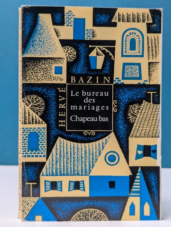 Le bureau des mariages. Chapeau bas